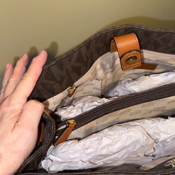 Michael Kors designer monogram leather tote/bag like new - Picture 9 of 11